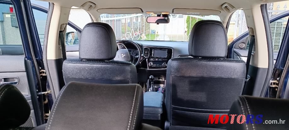 2015' Mitsubishi Outlander 2,2 Di-D photo #3
