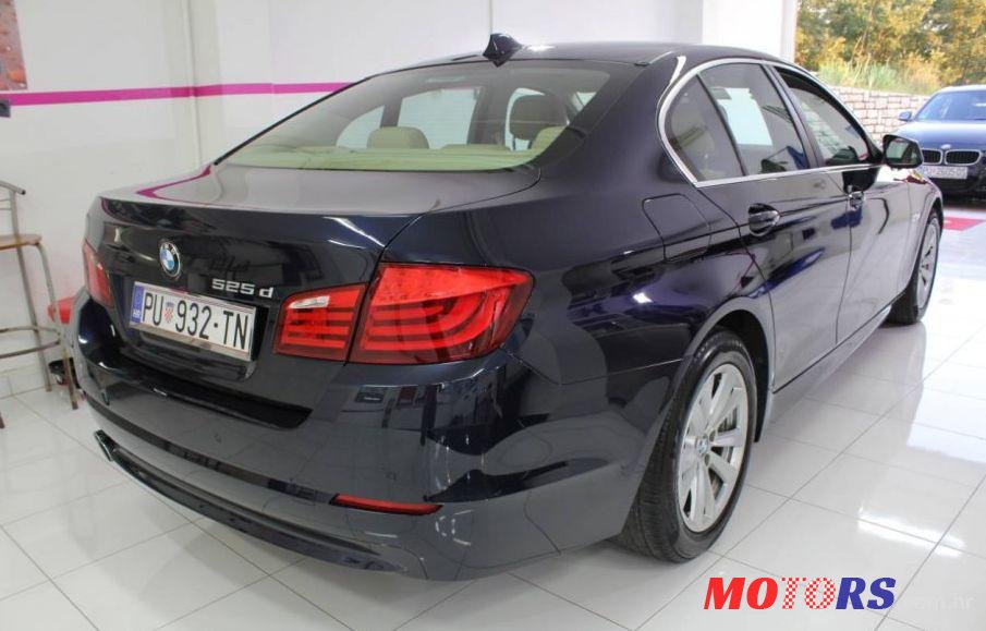 2011' BMW Serija 5 525D photo #2