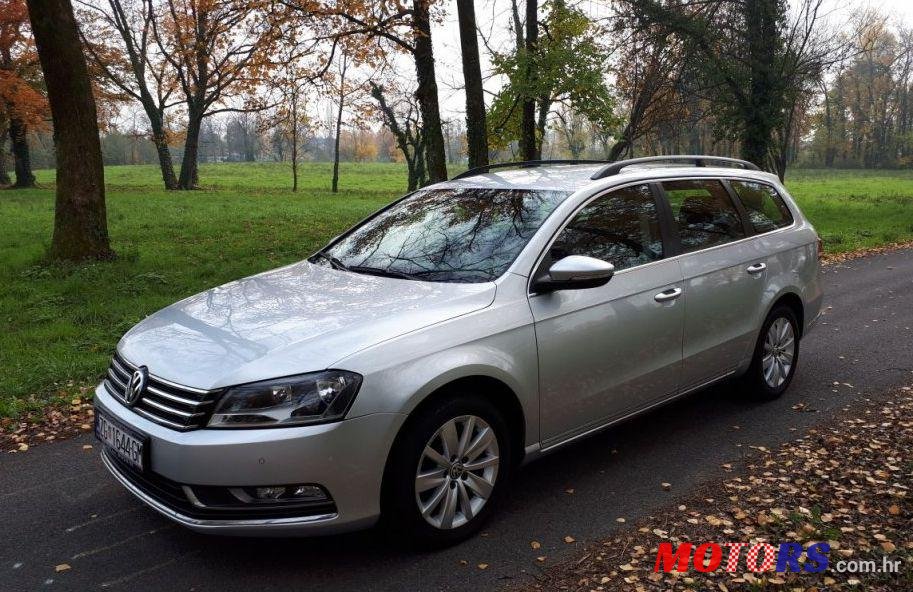 2013' Volkswagen Passat Variant photo #1