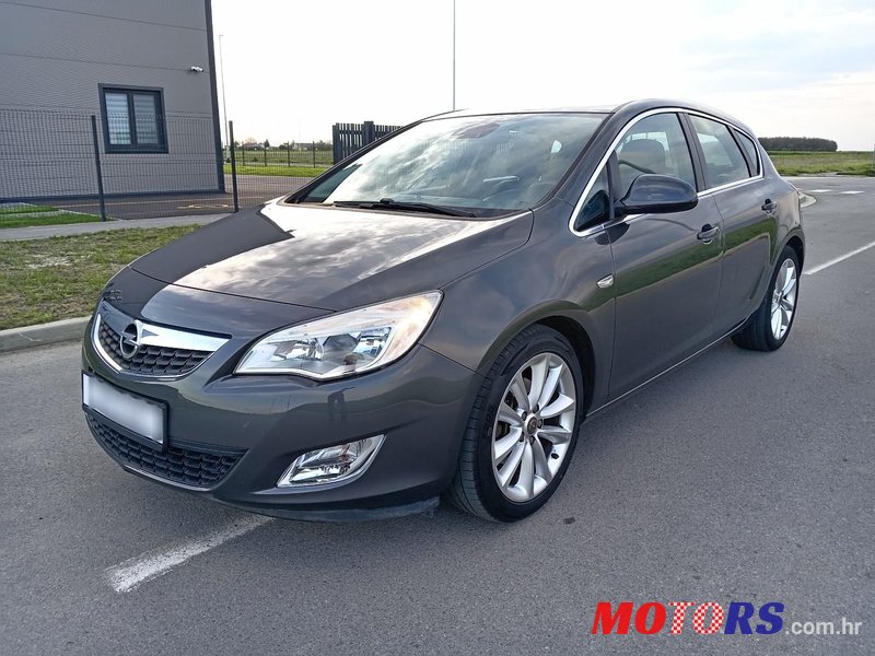 2012' Opel Astra 1,7 Cdti photo #1