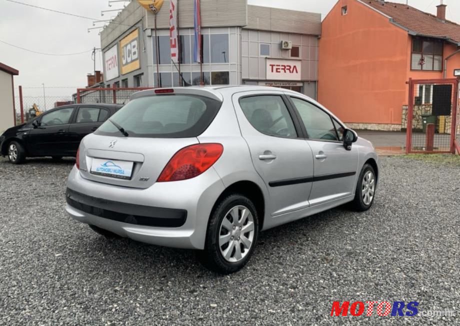 2009' Peugeot 207 1,4 photo #3
