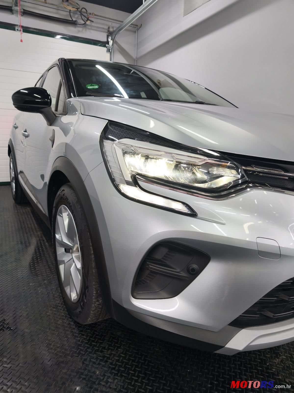 2020' Renault Captur Tce photo #2