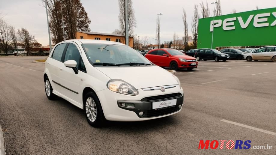 2011' Fiat Punto Evo photo #1