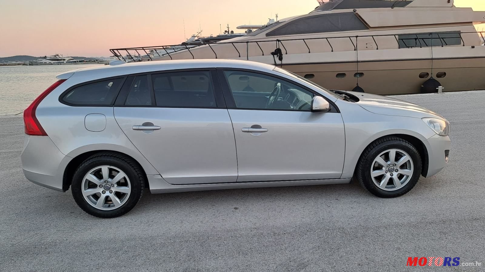 2013' Volvo V60 D2 photo #5
