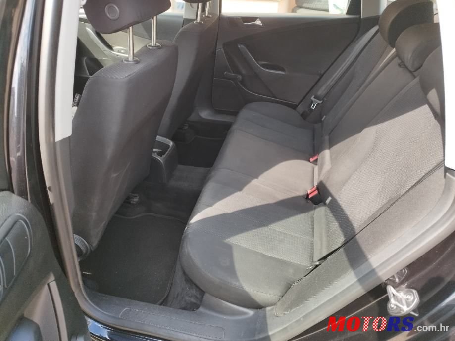 2006' Volkswagen Passat Variant photo #5