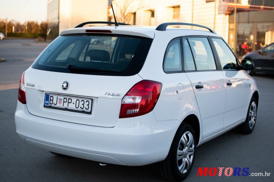 2013' Skoda Fabia Combi photo #4