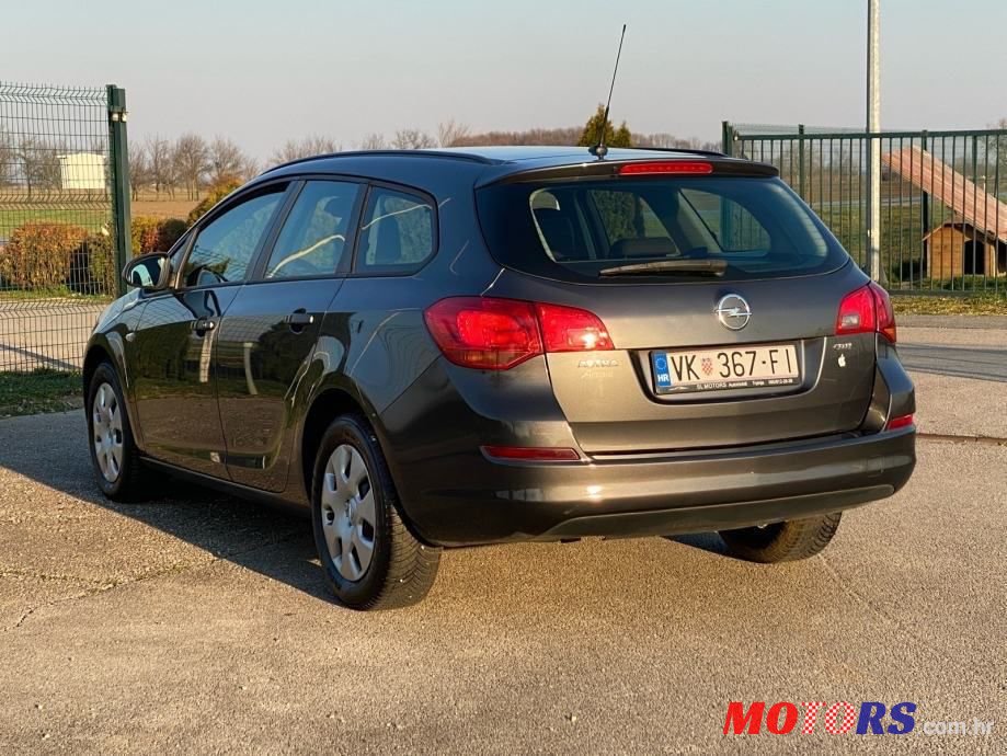 2011' Opel Astra Karavan photo #4