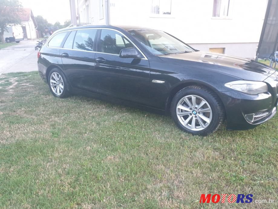 2012' BMW Serija 5 Touring 520D photo #3