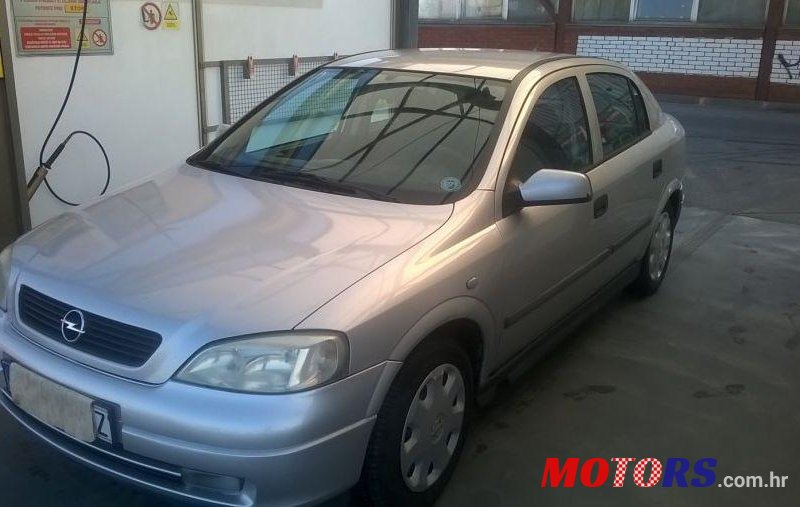 2002' Opel Astra 1,2 photo #2