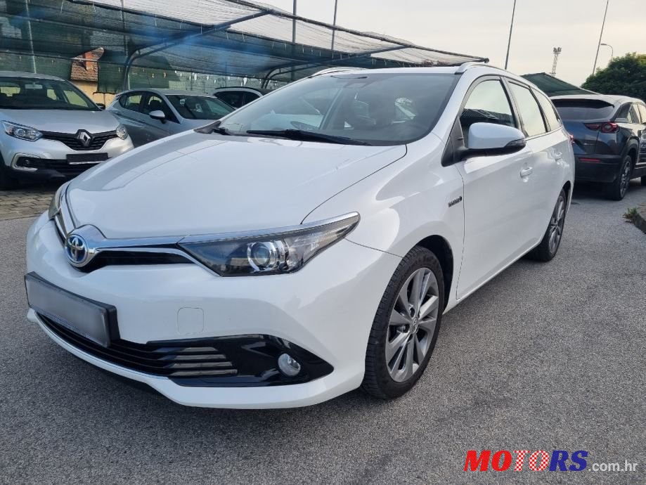 2017' Toyota Auris Karavan photo #3