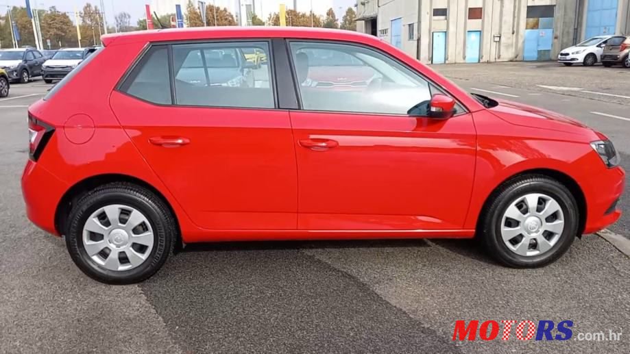 2015' Skoda Fabia photo #2