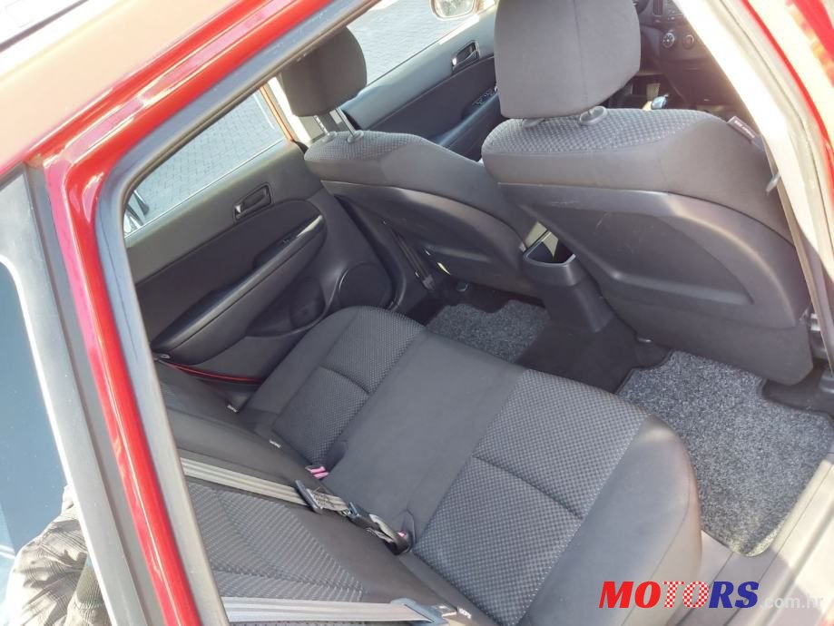 2010' Hyundai i30 Cw photo #6