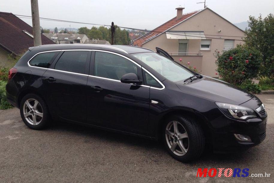 2011' Opel Astra Karavan Sports 2,0 Cdti photo #1