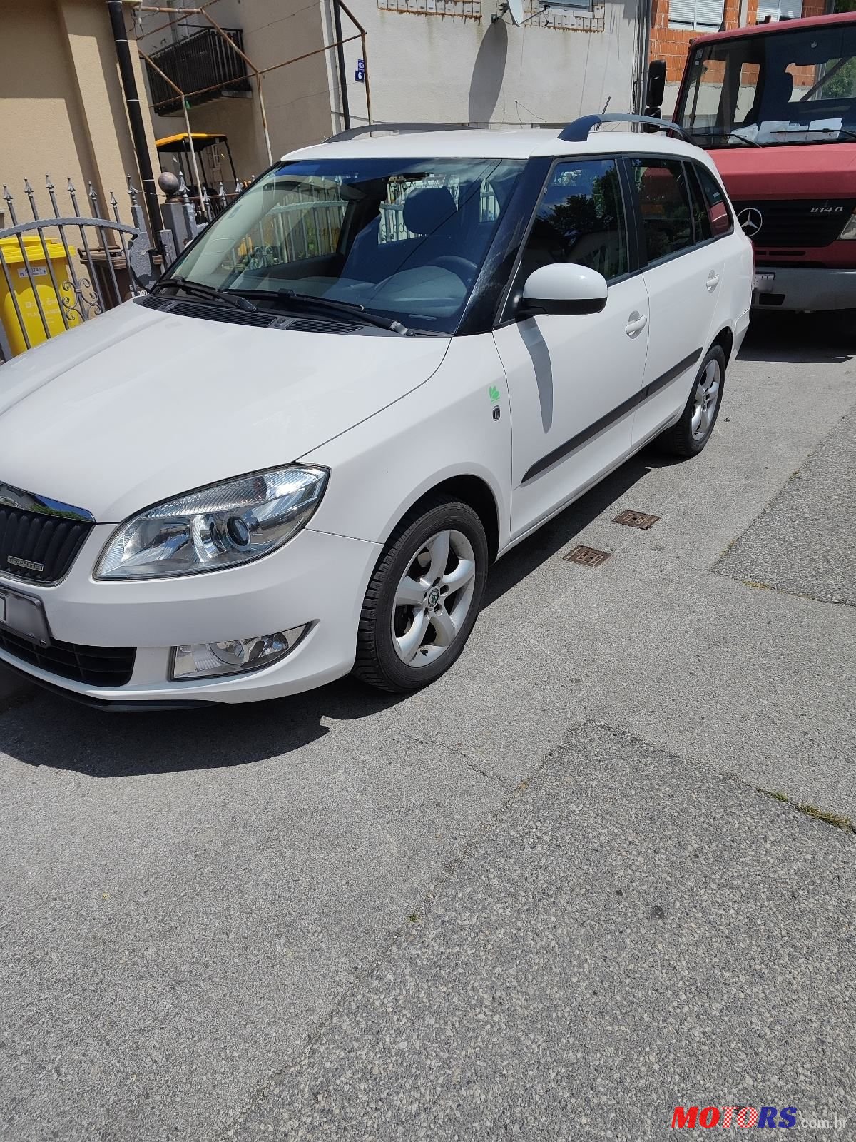 2011' Skoda Fabia Combi photo #2