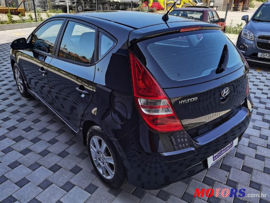 2011' Hyundai i30 1,6 Crdi photo #2