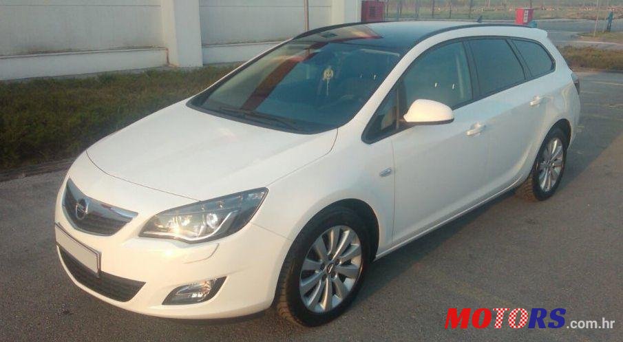 2012' Opel Astra Karavan photo #1