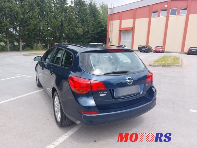 2012' Opel Astra Karavan photo #6