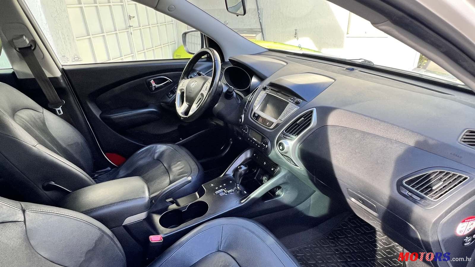 2011' Hyundai ix35 photo #3