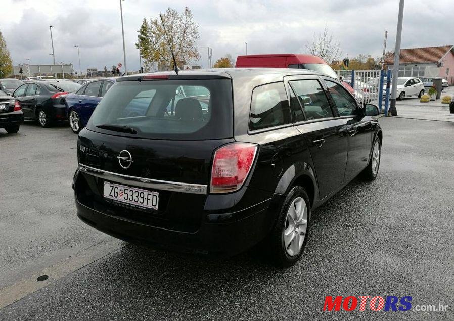 2010' Opel Astra Karavan photo #1