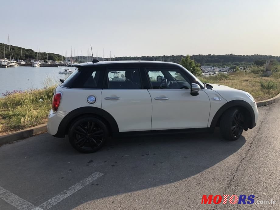 2017' MINI Cooper Diesel F55 photo #5
