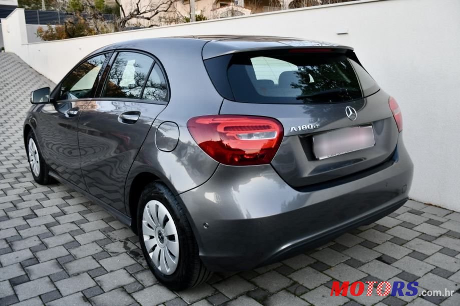 2017' Mercedes-Benz A-Klasa 180 D photo #5