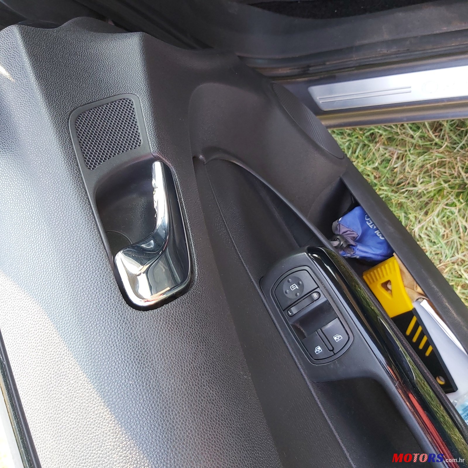 2012' Opel Corsa photo #5