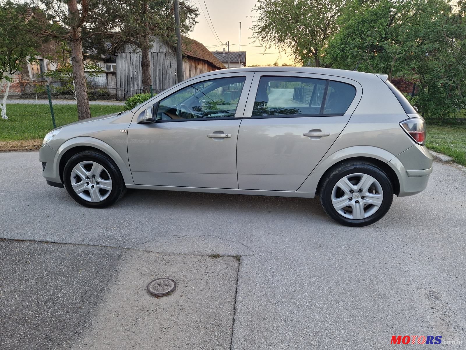 2010' Opel Astra 1,6 16V photo #6