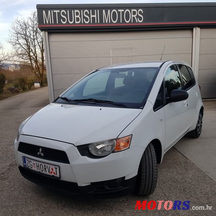 2011' Mitsubishi Colt photo #1