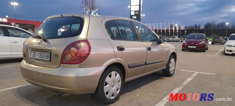 2004' Nissan Almera photo #5