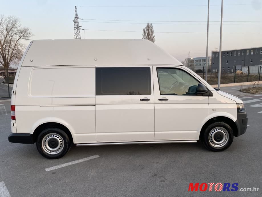 2015' Volkswagen Transporter photo #4