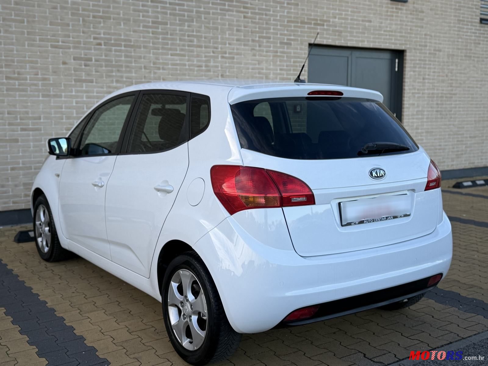 2010' Kia Venga photo #4