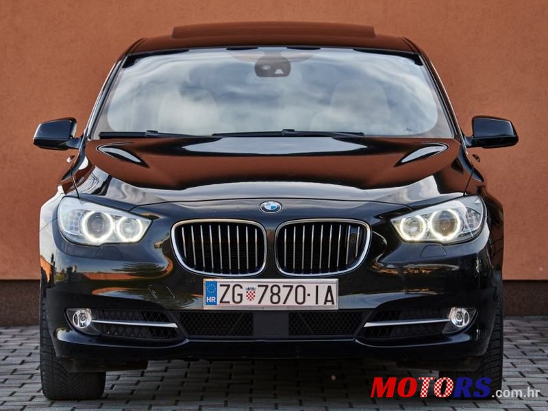 2012' BMW Serija 5 530Xd photo #1