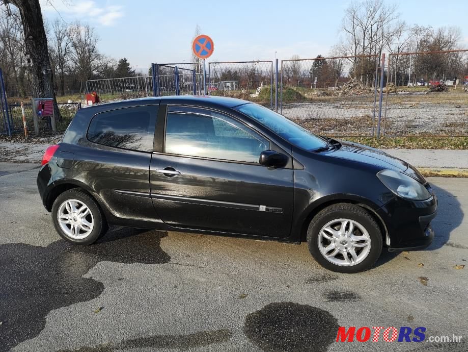 2005' Renault Clio 1,5 Dci photo #1