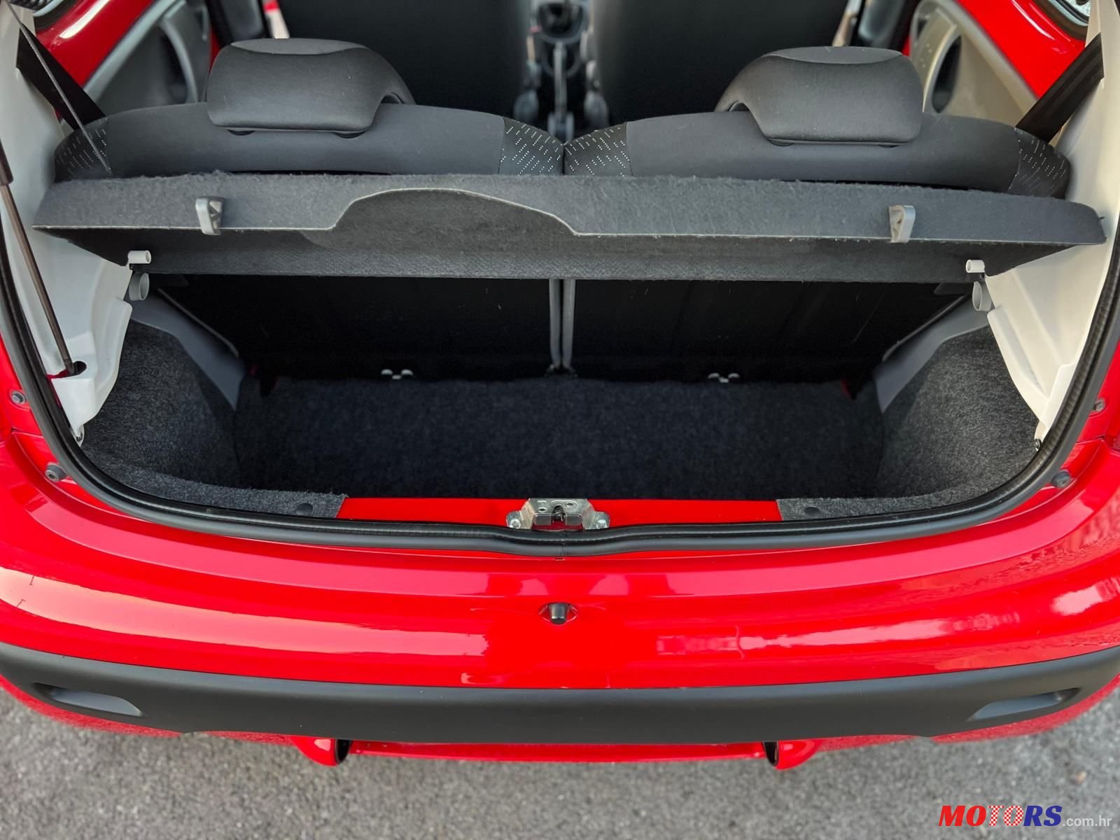 2010' Peugeot 107 1.0 Trendy photo #6