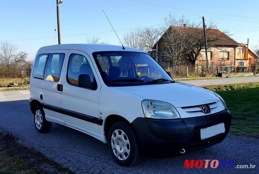 2006' Renault Megane 2.0 Hdi photo #2