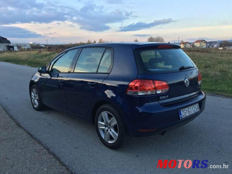 2010' Volkswagen Golf VI 1,6 TDI photo #2