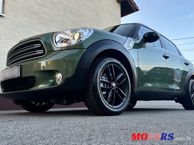 2015' MINI Countryman Cooper D photo #2