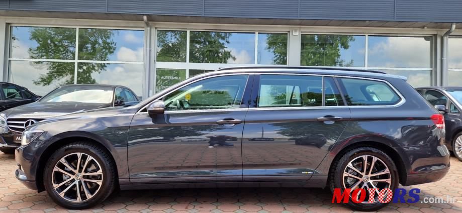 2017' Volkswagen Passat Variant photo #4