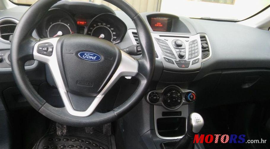 2011' Ford Fiesta 1.6 Tdci photo #2