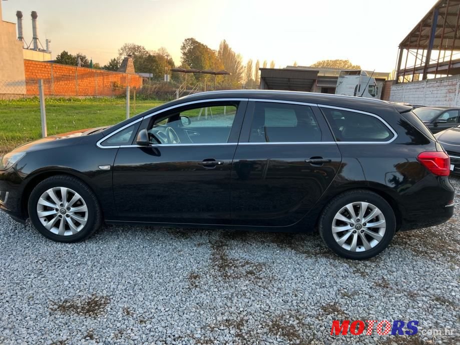 2013' Opel Astra Karavan photo #6