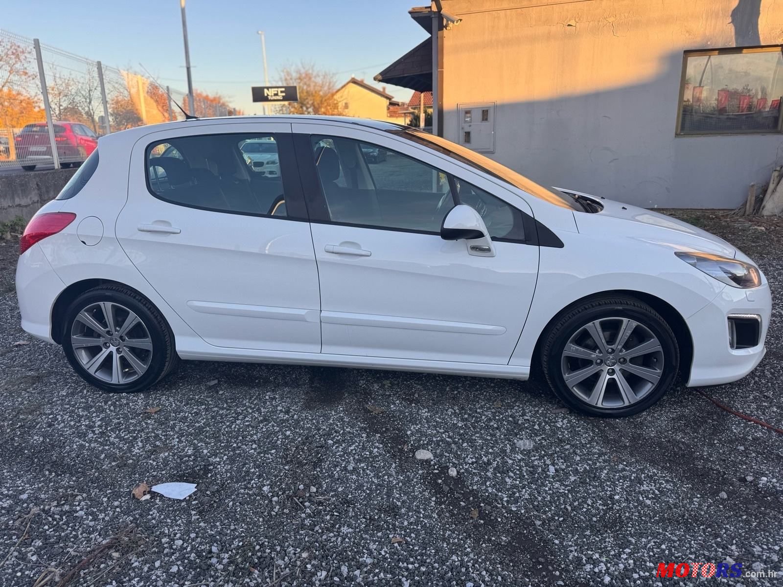 2012' Peugeot 308 photo #5