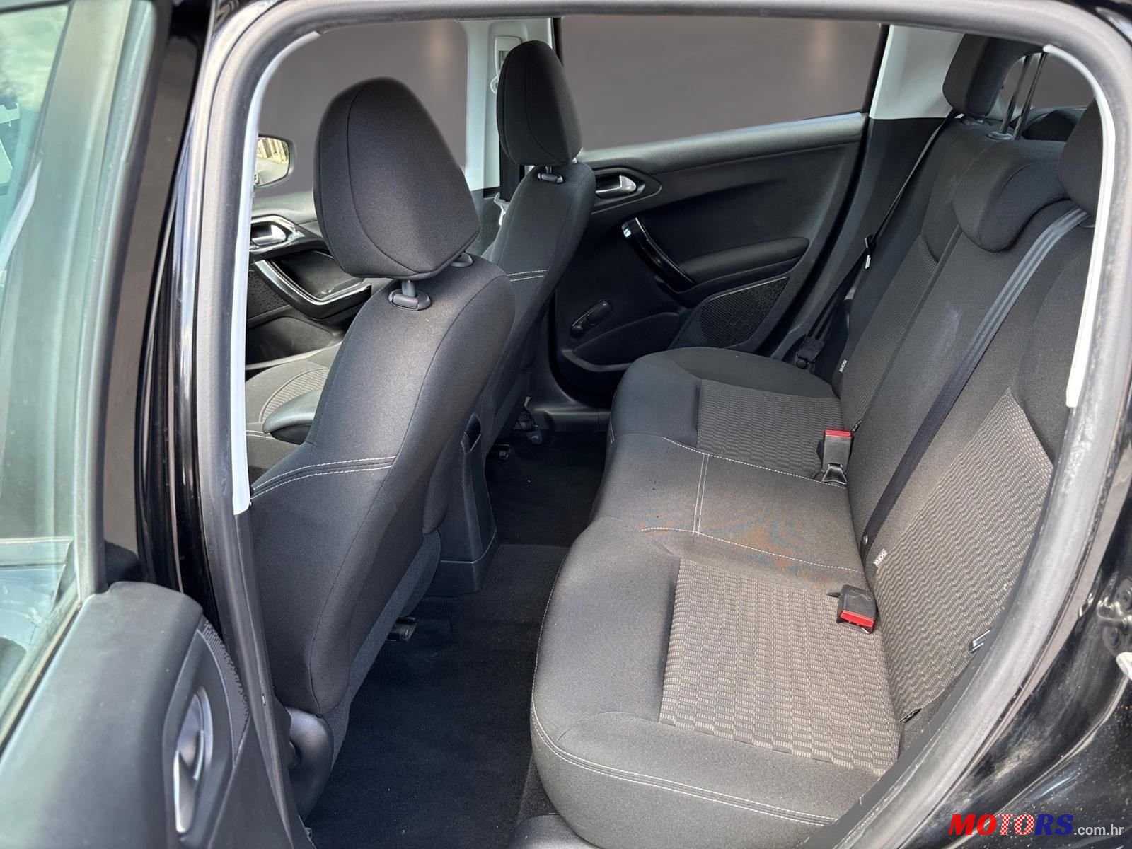 2019' Peugeot 208 1,2 Puretech photo #5