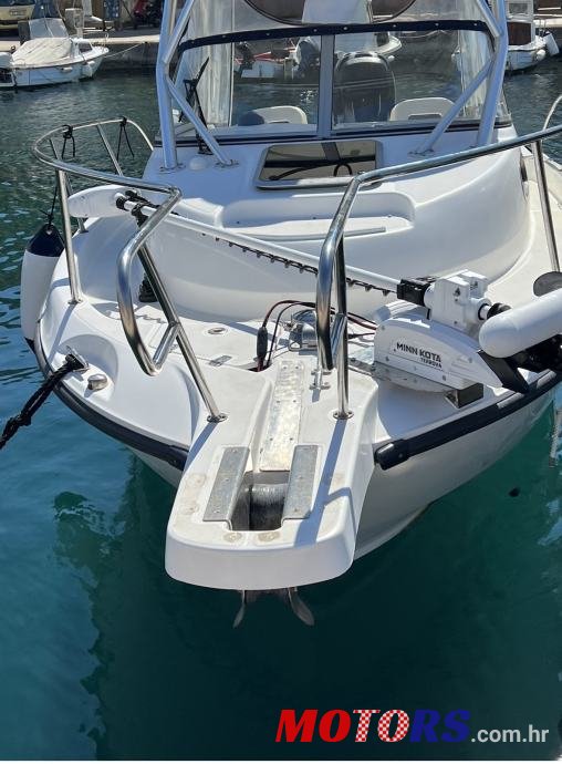 2009' Boston Whaler 235 conquest photo #2