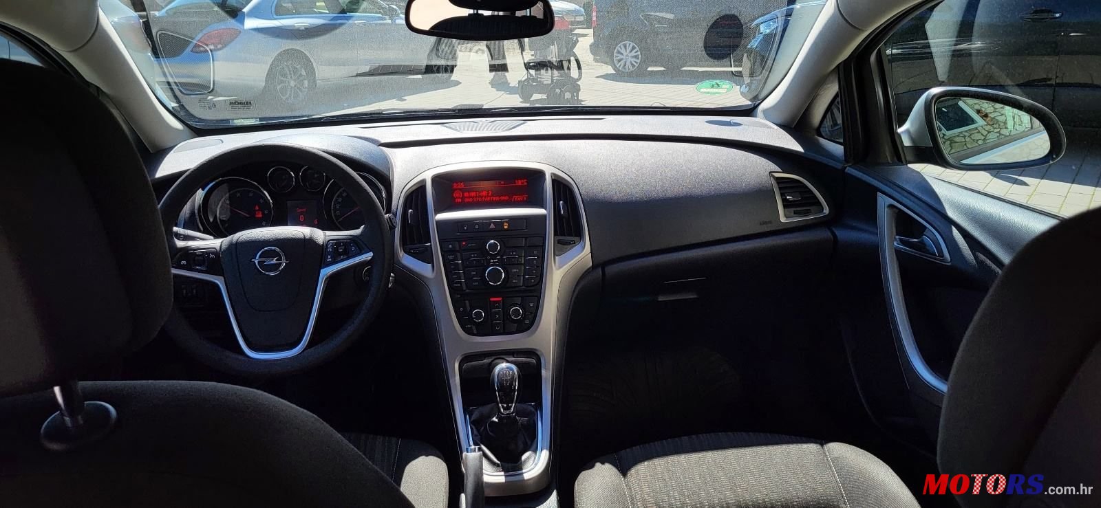 2011' Opel Astra Karavan photo #6