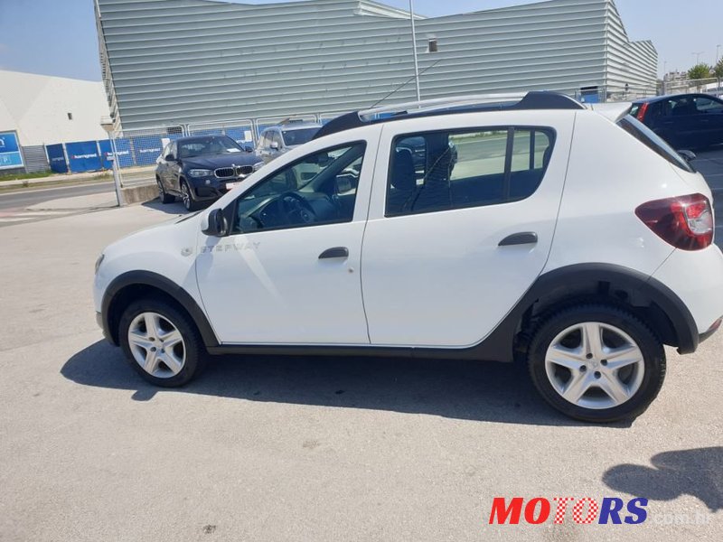 2014' Dacia Sandero photo #3