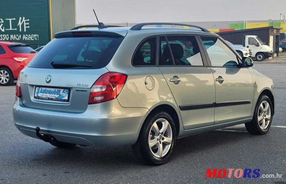 2012' Skoda Fabia Combi photo #3
