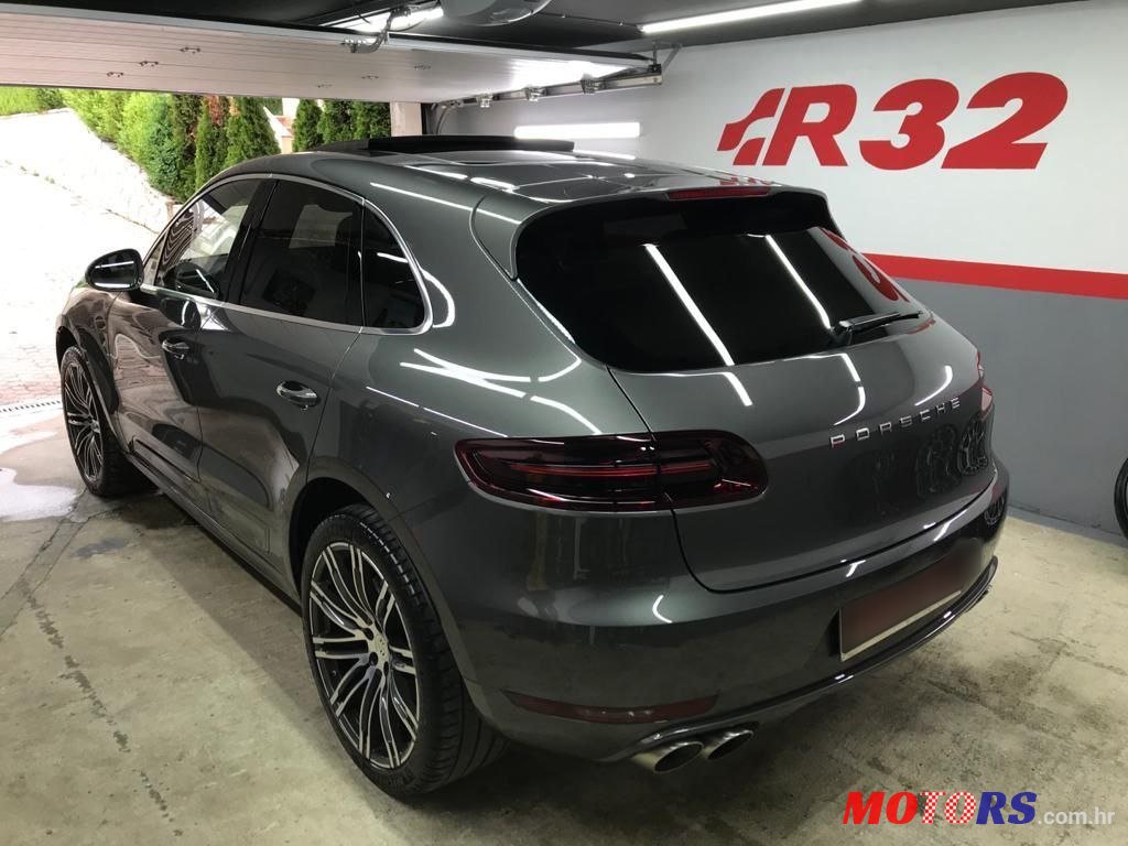 2017' Porsche Macan photo #2