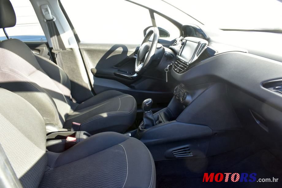 2019' Peugeot 208 photo #5