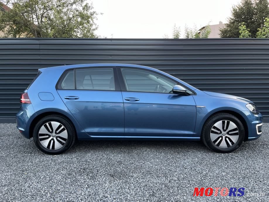 2015' Volkswagen Golf VII E-Golf photo #5