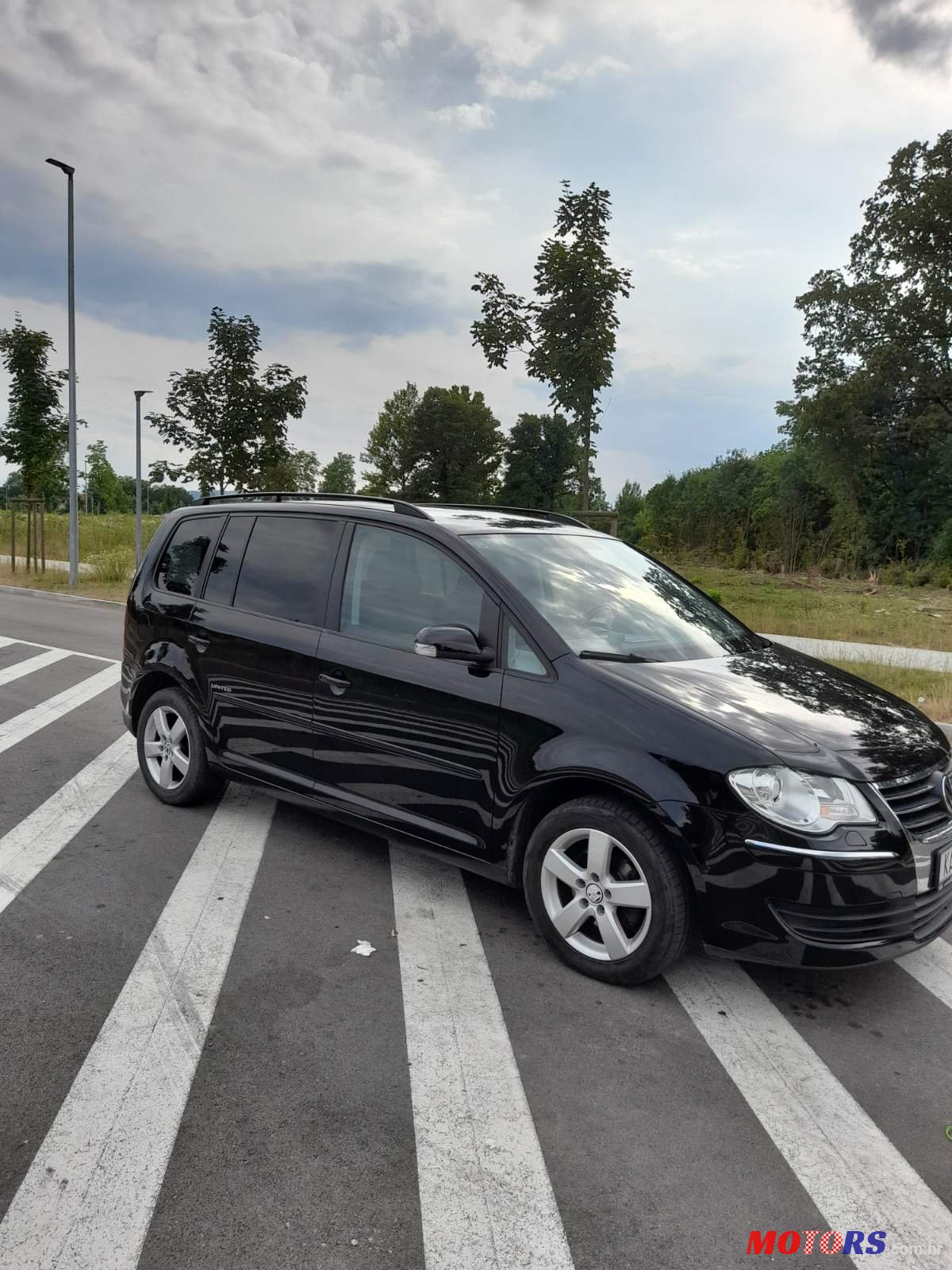 2009' Volkswagen Touran photo #3